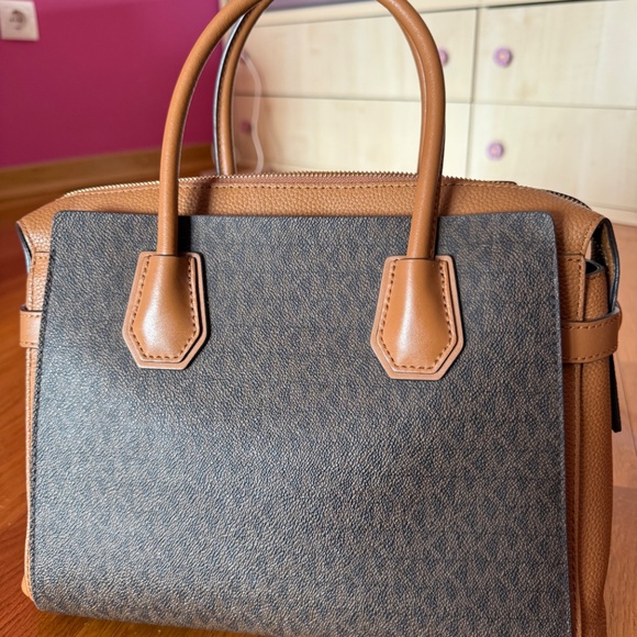 Michael Kors Mercer medium belted satchel crossbody bag - Picture 4 of 6